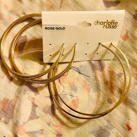 ♦️2 for $20 Sale! ♦️ 3 pair of new earrings, 2 Charlotte, Russe, 1 No boundaries - Picture 1 of 3